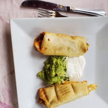 El Coyote Restaurant - El Coyote Chimichangas - Mexican Near Me - Jackson Heights, New York El Coyote Restaurant - El Coyote Chimichangas - Mexican Near Me - Jackson Heights, New York