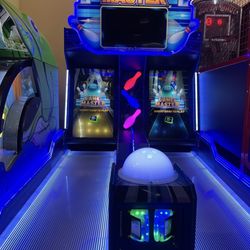 All Amusement Fun Center - Virtual bowling game.