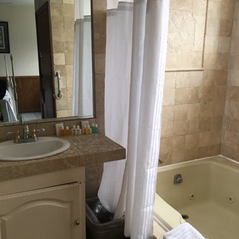 Seacrest Inn - Remodeled bathrooms - Hotels Near Me - Avalon, California