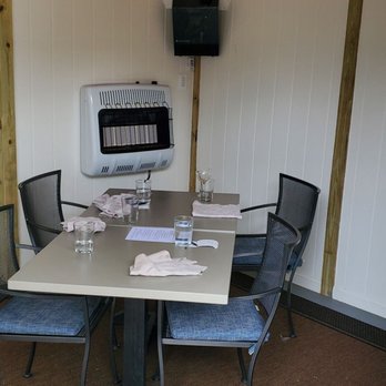 Field & Main Restaurant - Seafood Near Me - Marshall, Virginia