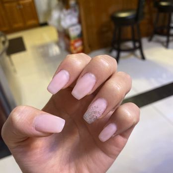 D Shiny Nail - Uneven coats, blotches, bumps - Nail Salons Near Me - Douglaston, New York D Shiny Nail - Uneven coats, blotches, bumps - Nail Salons Near Me - Douglaston, New York