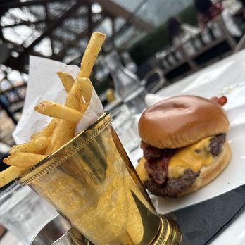 Chéri Rooftop - American burger - Lounges Near Me - Las Vegas, Nevada Chéri Rooftop - American burger - Lounges Near Me - Las Vegas, Nevada
