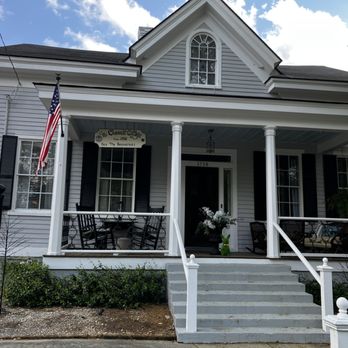Chesnut Cottage - Front of Inn - Bed & Breakfast Near Me - Columbia, South Carolina