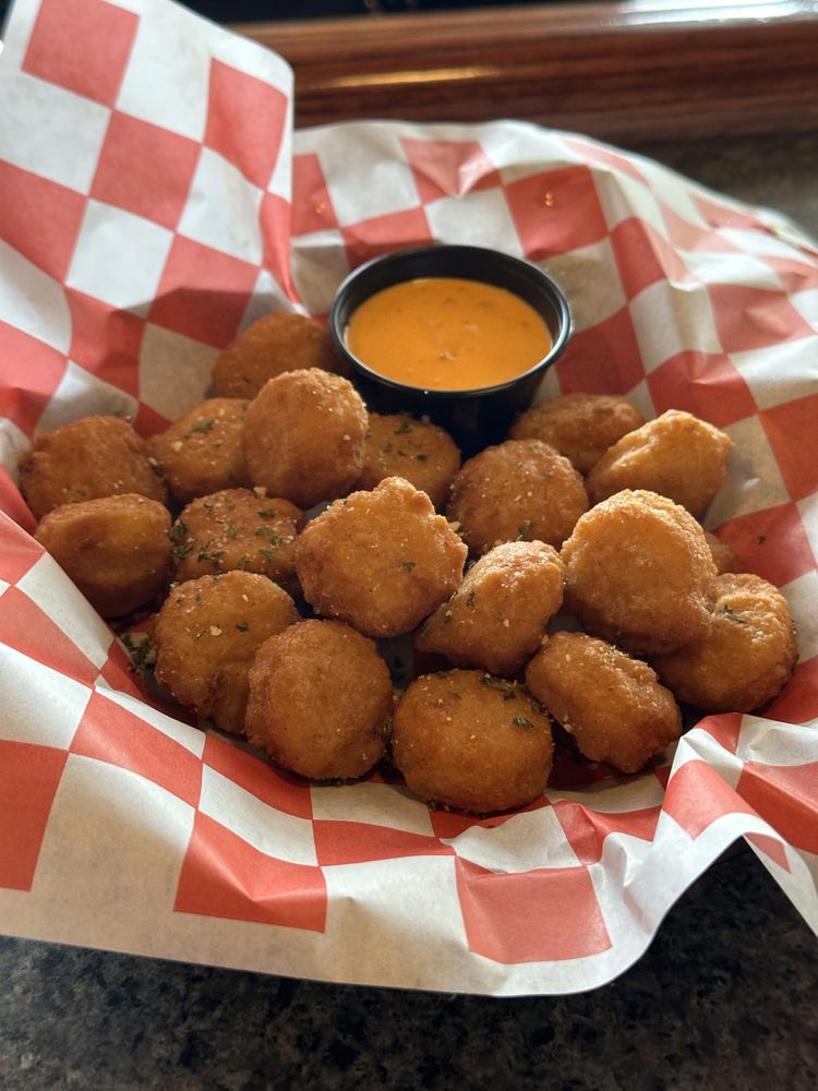 CC’s Heroes Tap & Tavern Logo