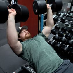 Impact Fitness - Incline db bench press