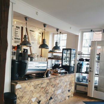 Buzz Kaffebar - Baren er lavet i træ ligesom størstedelen af møblerne - Cafes Near Me - Copenhagen, 84 Buzz Kaffebar - Baren er lavet i træ ligesom størstedelen af møblerne - Cafes Near Me - Copenhagen, 84