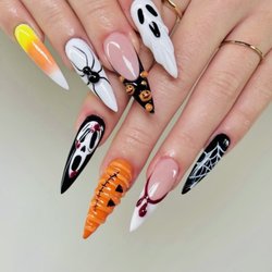 Spotlight Lashes & Nails