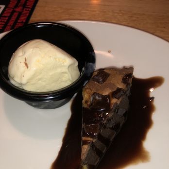 Applebee's Grill + Bar - Brownie Bite w/ Vanilla Ice Cream - American Near Me - Pinole, California