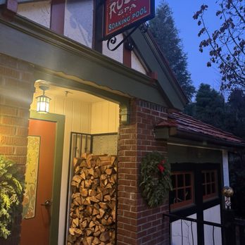 McMenamins - Edgefield - Hotels Near Me - Troutdale, Oregon