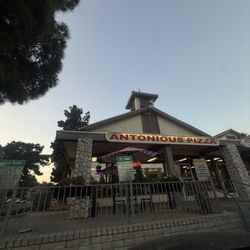 Antonious Pizza - Store front