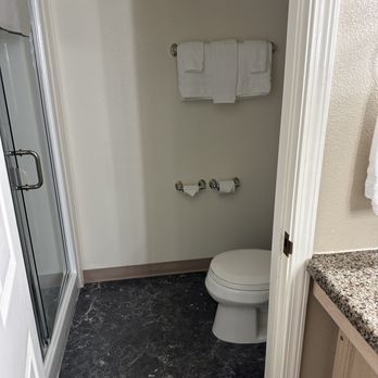 North Cliff Hotel - Bathroom - Hotels Near Me - Fort Bragg, California North Cliff Hotel - Bathroom - Hotels Near Me - Fort Bragg, California