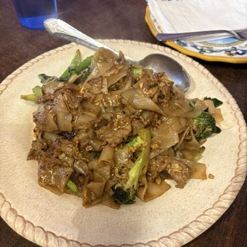Le Moose Crepe Cafe - Pad See-ew Noodle with beef - Creperies Near Me - Fremont, California Le Moose Crepe Cafe - Pad See-ew Noodle with beef - Creperies Near Me - Fremont, California