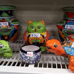 Planters & More - STRAWBERRY POTS, CATS POTS, TURTLE POTS, LITTLE ROUND POTS, ALL IN TALAVERA CERAMIC.
