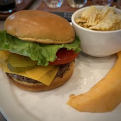 Fruitland Valley Vineyard and Winery - Great, grilled burger!