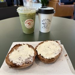 Roamer Coffee House - Bagel & cream cheese