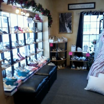 A Savvy Bride - Bridal Near Me - Brookfield, Wisconsin