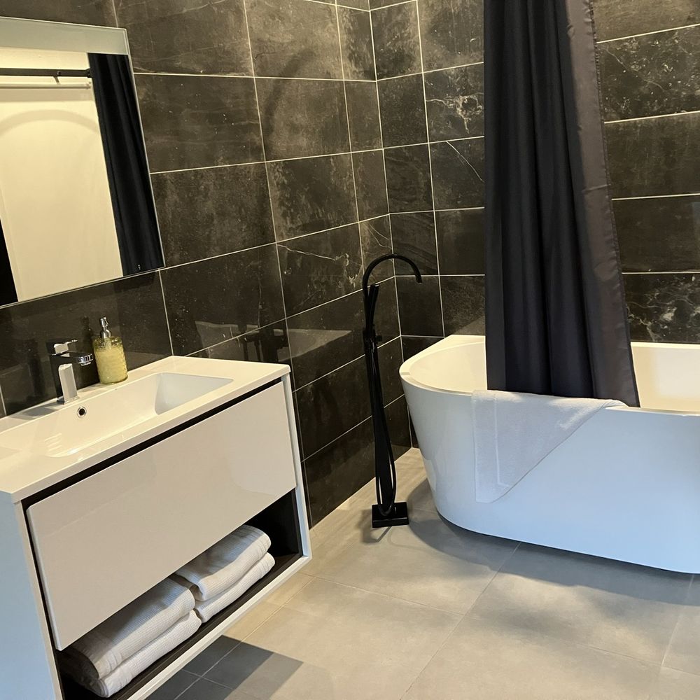 Perth County Inn - I love this bathroom - Hotels Near Me - Stratford, Ontario Perth County Inn - I love this bathroom - Hotels Near Me - Stratford, Ontario
