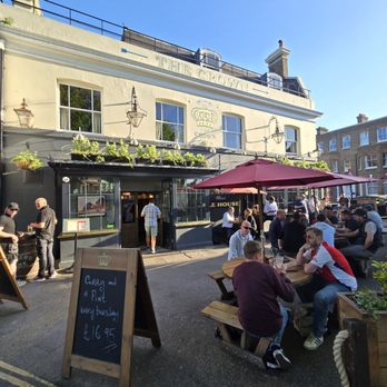 The Crown - Pubs Near Me - London, XGL The Crown - Pubs Near Me - London, XGL