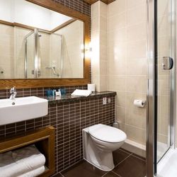 Castle Green Hotel Kendal - Guest Bathroom