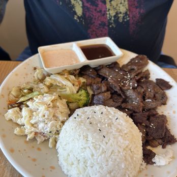 Tiki Hawaiian Barbeque - Hawaiian bbq beef with two sauces, macaroni salad, vegetables and rice - Barbeque Near Me - Wenatchee, Washington Tiki Hawaiian Barbeque - Hawaiian bbq beef with two sauces, macaroni salad, vegetables and rice - Barbeque Near Me - Wenatchee, Washington