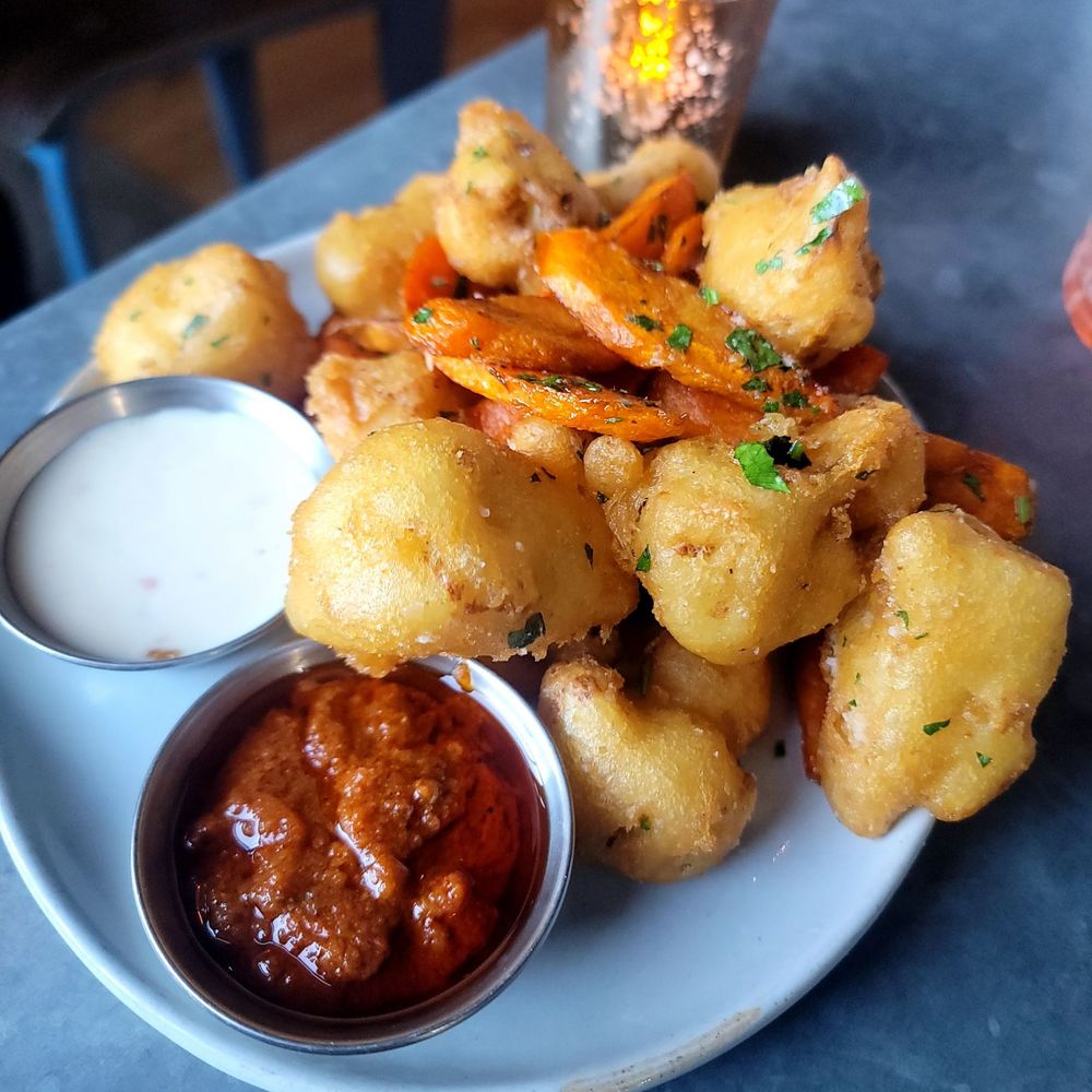 The Venice West - Yummy Cauli wings! - Music Venues Near Me - Venice, California The Venice West - Yummy Cauli wings! - Music Venues Near Me - Venice, California