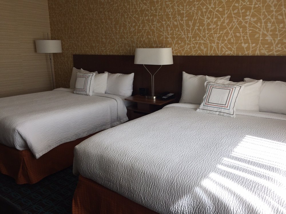 Huge Comfy Beds With Two Firmness Of Pillows Yelp