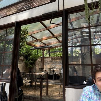 Colonia Verde - Decor light and airy - Latin American Near Me - Brooklyn, New York
