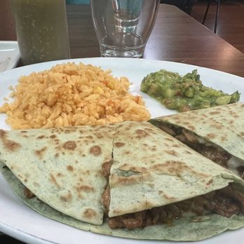 Quesadilla La Reyna Del Sur - Mexican Near Me - Chicago, Illinois