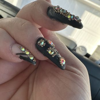 Cute Nail & Spa - Application of gems and glue can be seen covering entire nail(not just spots with gems. - Nail Technicians Near Me - Kennewick, Washington