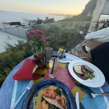 Geoffrey's Malibu - Salmon was good the Duck was meh ..too chewy and I didn't like the sauce - Seafood Near Me - Malibu, California