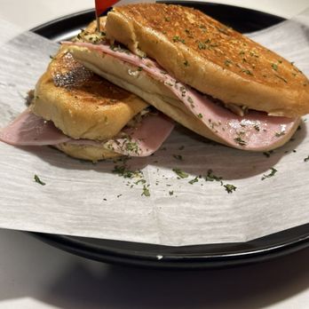 El Punto Cubano - Sandwich Cubano - Cuban Near Me - Brooklyn, New York El Punto Cubano - Sandwich Cubano - Cuban Near Me - Brooklyn, New York