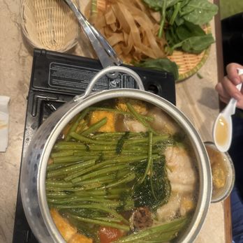 Ngon - Lẩu bò riêu - Vietnamese Near Me - Garden Grove, California