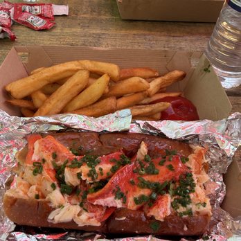 Dune Brothers - Lobster roll and old bay fries - New American Near Me - Providence, Rhode Island Dune Brothers - Lobster roll and old bay fries - New American Near Me - Providence, Rhode Island