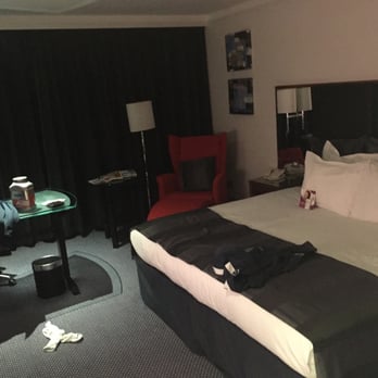 Crowne Plaza Hotel - Bedroom - Hotels Near Me - Marlow, BKM Crowne Plaza Hotel - Bedroom - Hotels Near Me - Marlow, BKM