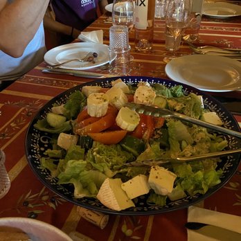 Au-Tarot - a plate of salad on a table - Mediterranean Near Me - Montreal, Quebec Au-Tarot - a plate of salad on a table - Mediterranean Near Me - Montreal, Quebec