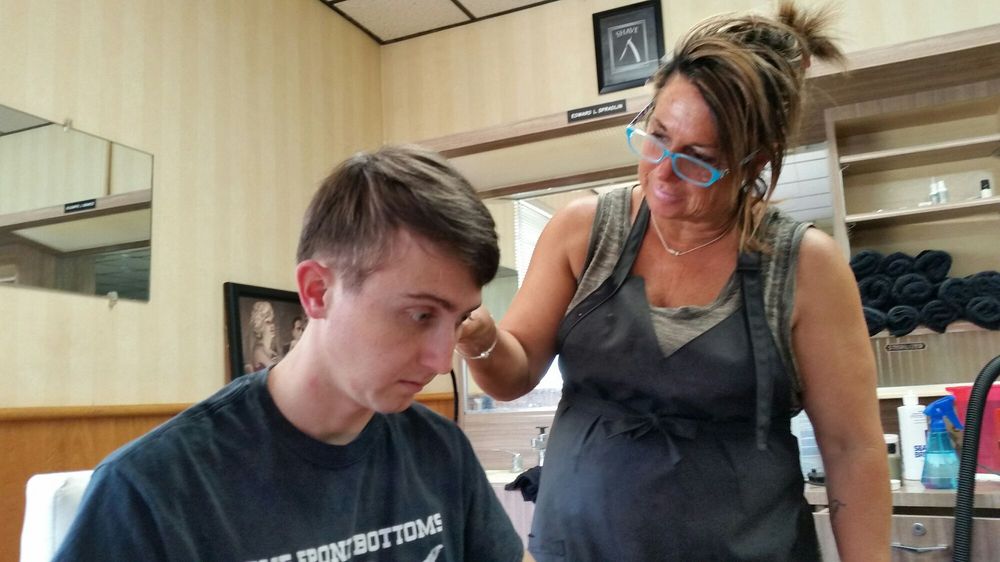 ED’S BARBER SERVICE Updated October 2024 2933 Brambleton Ave SW, Roanoke, Virginia Barbers