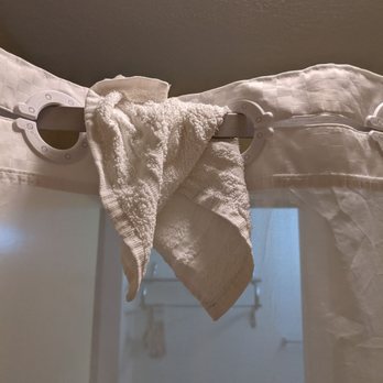 Deerfield Inn - More used towels from previous guest. - Hotels Near Me - Parsons, Tennessee Deerfield Inn - More used towels from previous guest. - Hotels Near Me - Parsons, Tennessee