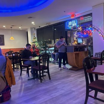 Baitong Thai & Sushi Restaurant - Dining room - Thai Near Me - St Augustine, Florida
