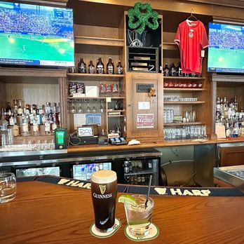 The Lennox Pub - Bar - Pubs Near Me - Vancouver, British Columbia The Lennox Pub - Bar - Pubs Near Me - Vancouver, British Columbia