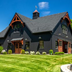 The Barn Yard - 42' x 46' Belmont Saratoga Barn