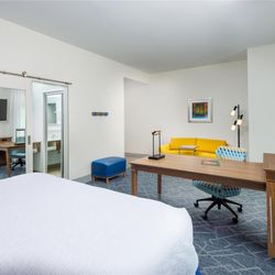Hampton Inn & Suites Asheville Biltmore Village - Guest room