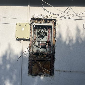 SamNoa Electric - Old panel - Electricians Near Me SamNoa Electric - Old panel - Electricians Near Me