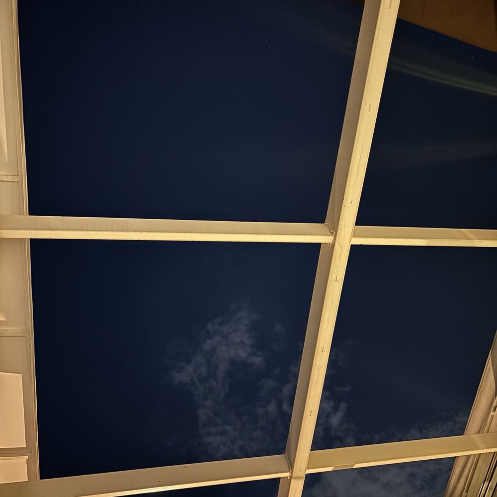 The View Bar - Looks like owned glass with the clouds and star - Bars Near Me - São Paulo, SP
