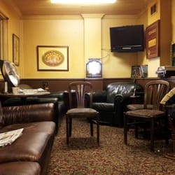 Stogies On Grand - Back lounge area