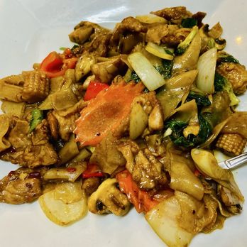 Panvimarn Thai Cuisine - Pad See-Ew - Thai Near Me - Long Beach, California
