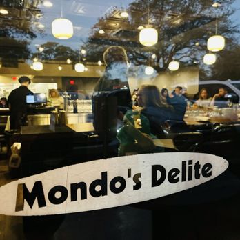 Mondo's Italian Restaurant - Large wraparound bar as you enter - Italian Near Me - Charleston, South Carolina Mondo's Italian Restaurant - Large wraparound bar as you enter - Italian Near Me - Charleston, South Carolina