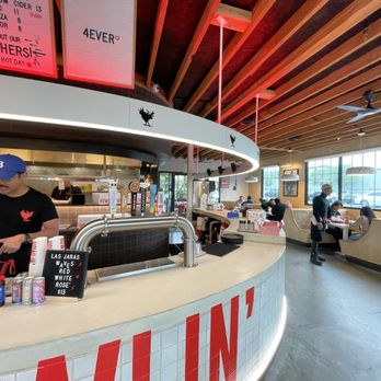 Howlin' Ray's - Dining area - Southern Near Me - Pasadena, California