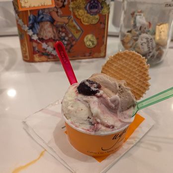 Ugo - 2 flavor medium - Cafes Near Me - Redondo Beach, California