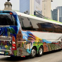Monumento a Cuauhtémoc - Autobús Artístico de México