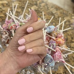 Deluxe Nail Spa - Dazzle Dry manicure